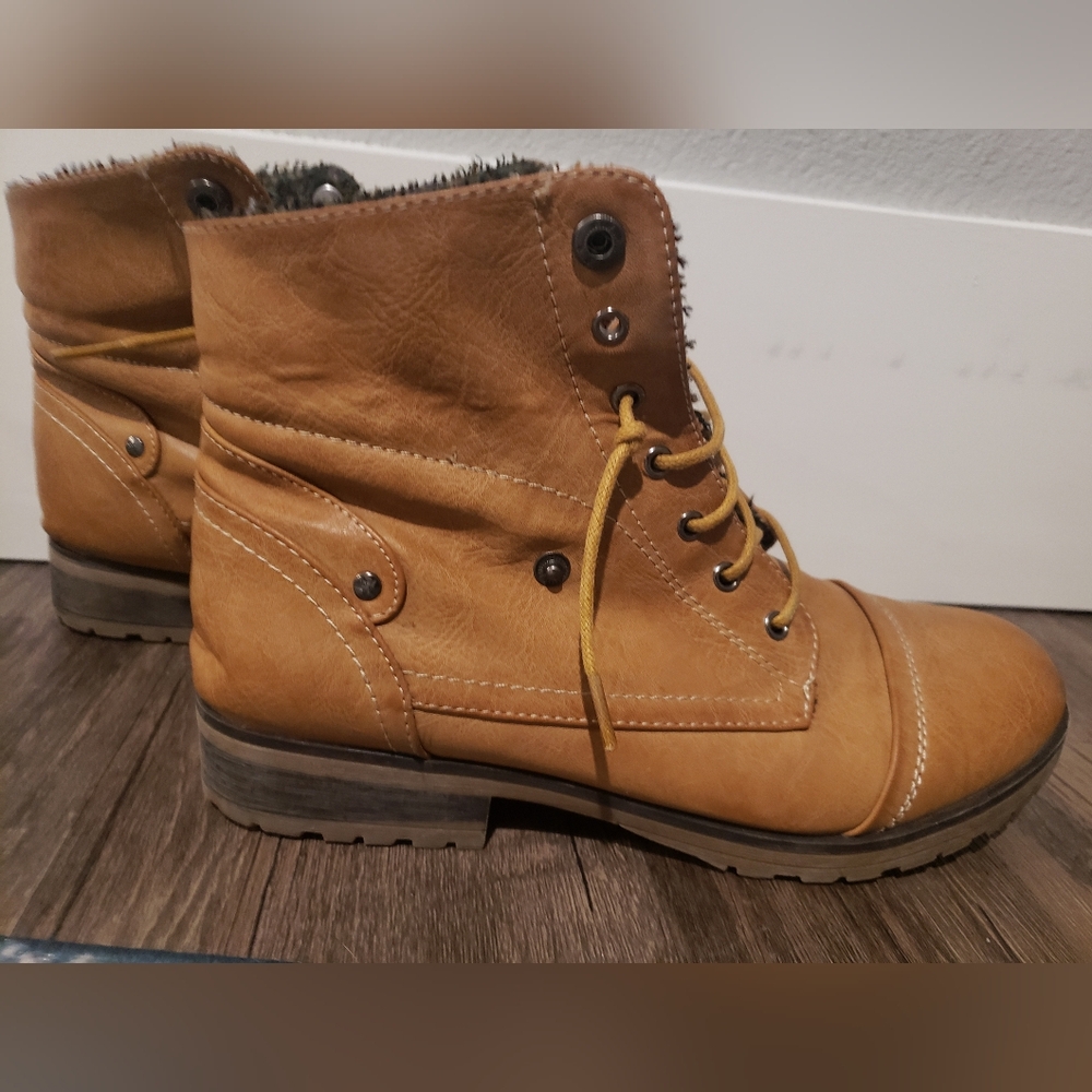 Refresh Boots Size 10